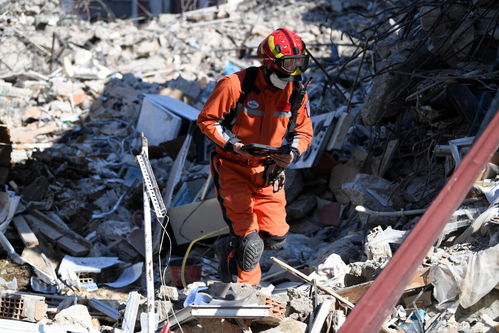 中國救援隊在土耳其成功營救4名被困人員并開展清障服務(wù)