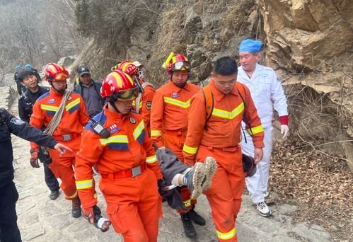 昌平景區一男子違規走野路跌落懸崖，多方聯動緊急救援脫險