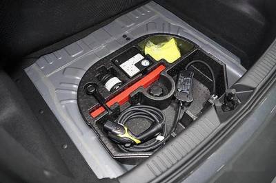 云度π3 E-Shock曜越版震撼上市，補貼后11.98萬元，引領(lǐng)小型電動SUV新風(fēng)尚