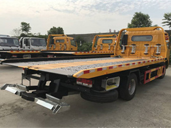 天津河北地區(qū)專業(yè)汽車救援服務(wù) 拖車、脫困、搭電、補(bǔ)胎、換電瓶與高速救援全方位指南